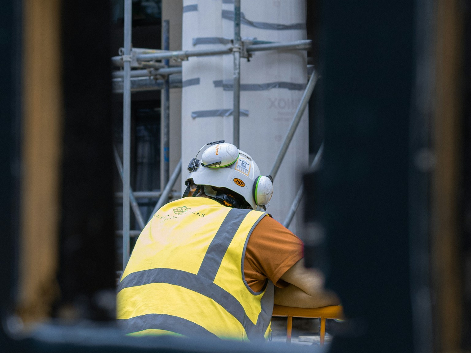 Temporary works professionals reviewing site management arrangements